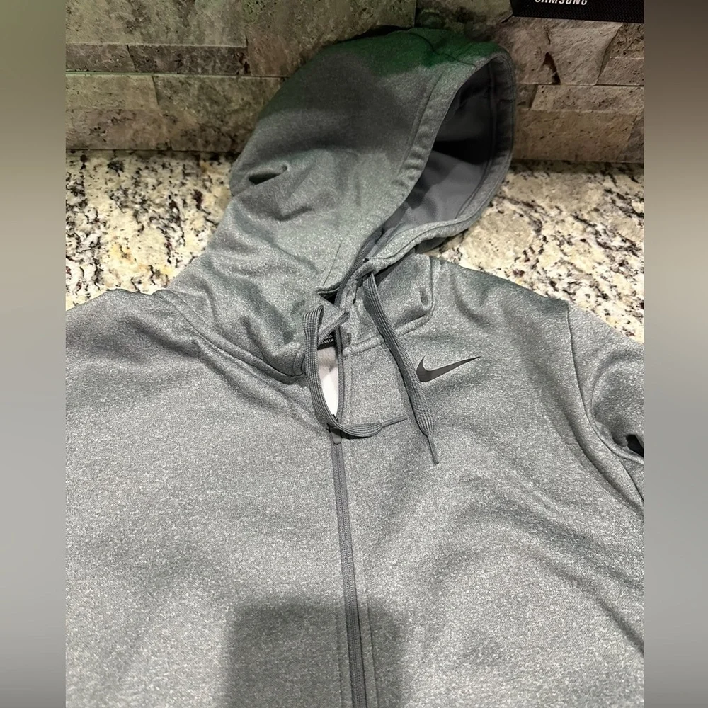 Nike NWOT new without tags. hooded jacket. Dri Fit. Size small - Picture 1 of 3